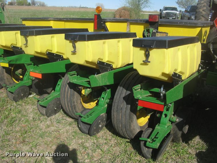 image for item L3998 2014 John Deere 1770 Max Emerge XP planter