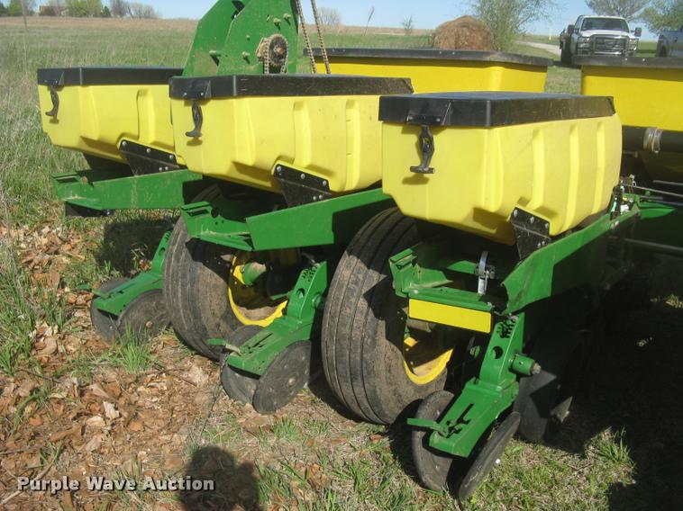 image for item L3998 2014 John Deere 1770 Max Emerge XP planter