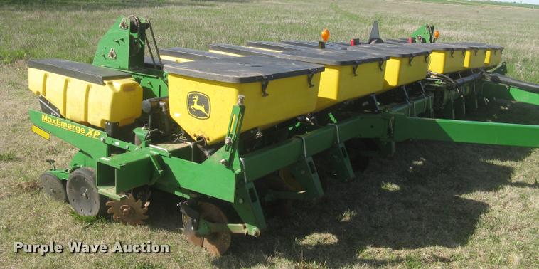 image for item L3998 2014 John Deere 1770 Max Emerge XP planter