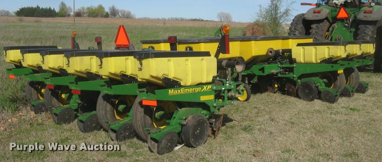 image for item L3998 2014 John Deere 1770 Max Emerge XP planter
