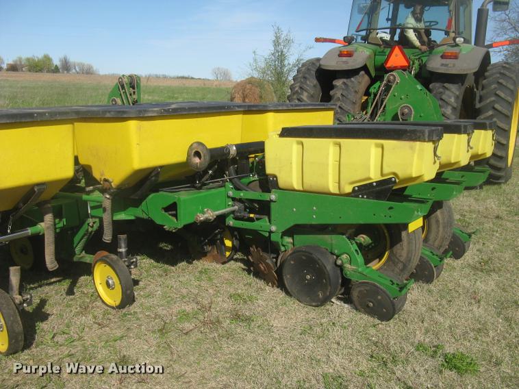 image for item L3998 2014 John Deere 1770 Max Emerge XP planter