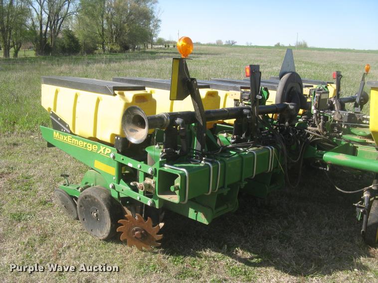 image for item L3998 2014 John Deere 1770 Max Emerge XP planter