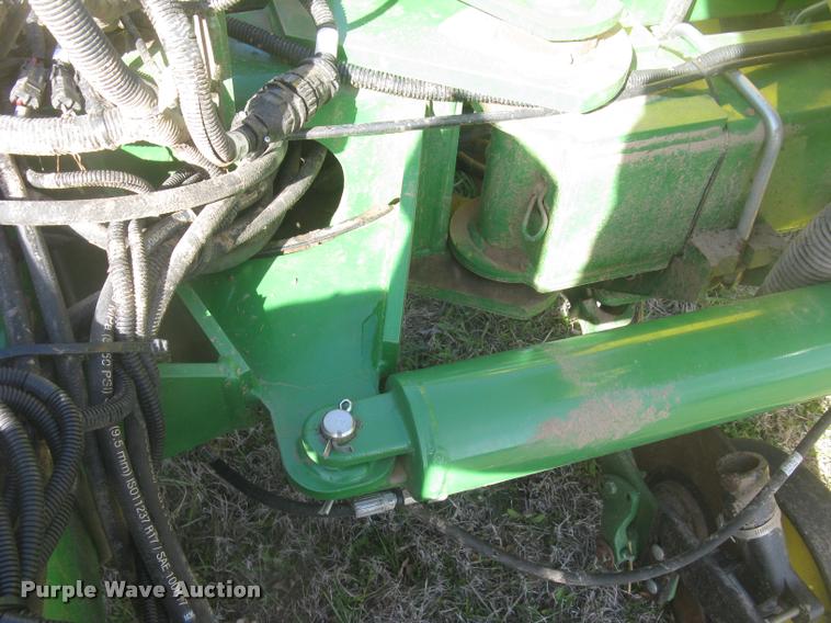 image for item L3998 2014 John Deere 1770 Max Emerge XP planter
