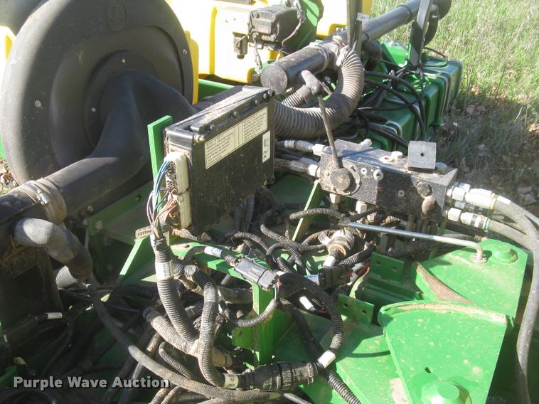 image for item L3998 2014 John Deere 1770 Max Emerge XP planter