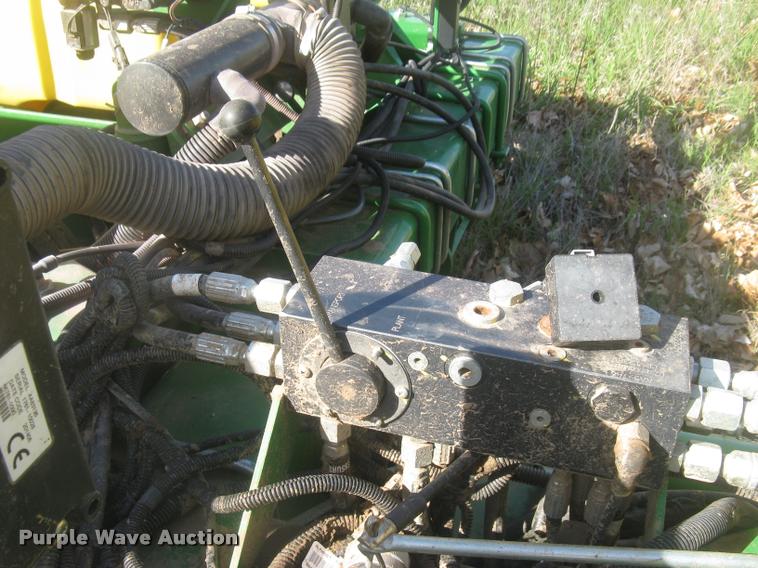 image for item L3998 2014 John Deere 1770 Max Emerge XP planter