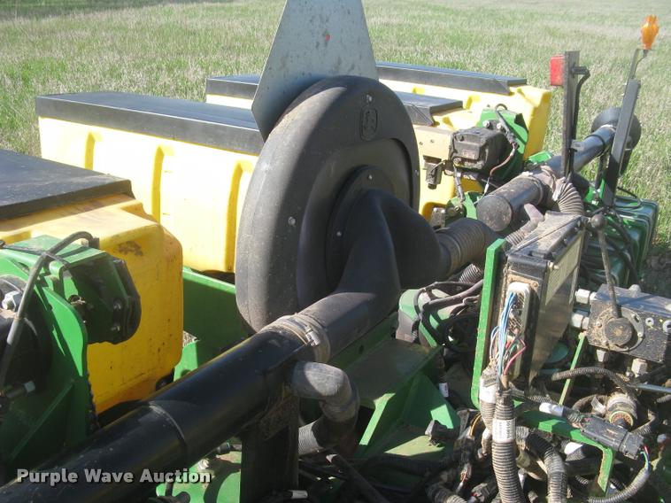 image for item L3998 2014 John Deere 1770 Max Emerge XP planter