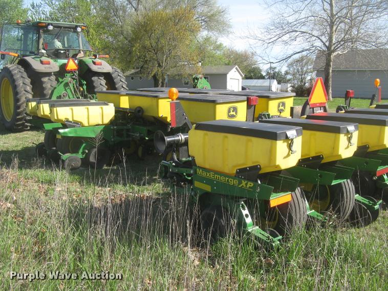 image for item L3998 2014 John Deere 1770 Max Emerge XP planter