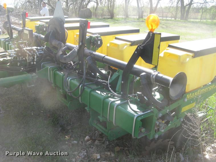 image for item L3998 2014 John Deere 1770 Max Emerge XP planter