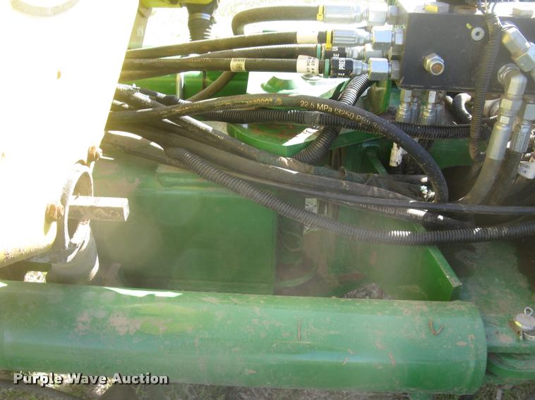 image for item L3998 2014 John Deere 1770 Max Emerge XP planter