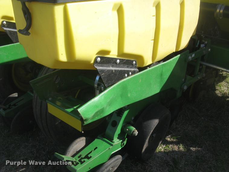 image for item L3998 2014 John Deere 1770 Max Emerge XP planter