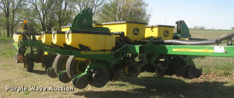 image for item L3998 2014 John Deere 1770 Max Emerge XP planter
