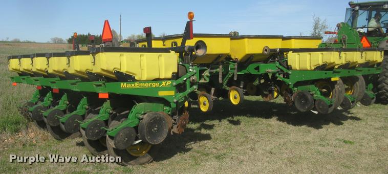 image for item L3998 2014 John Deere 1770 Max Emerge XP planter