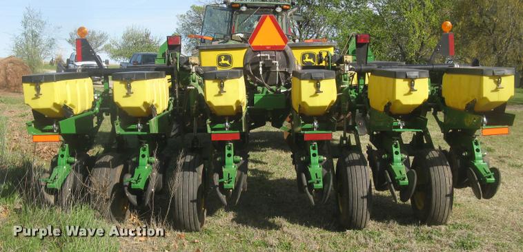 image for item L3998 2014 John Deere 1770 Max Emerge XP planter
