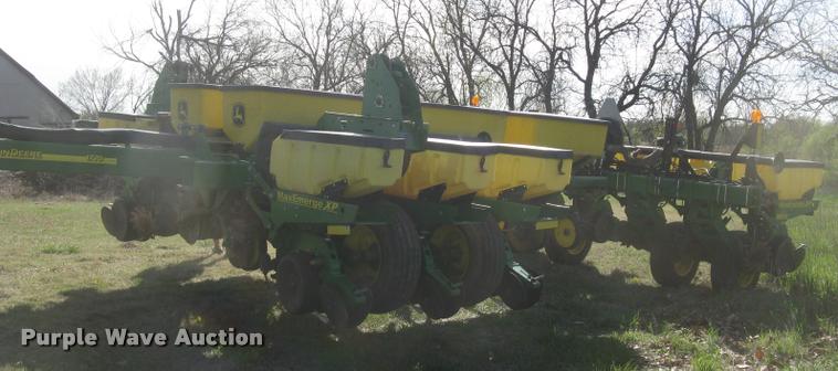 image for item L3998 2014 John Deere 1770 Max Emerge XP planter