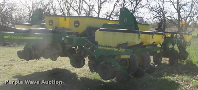 image for item L3998 2014 John Deere 1770 Max Emerge XP planter