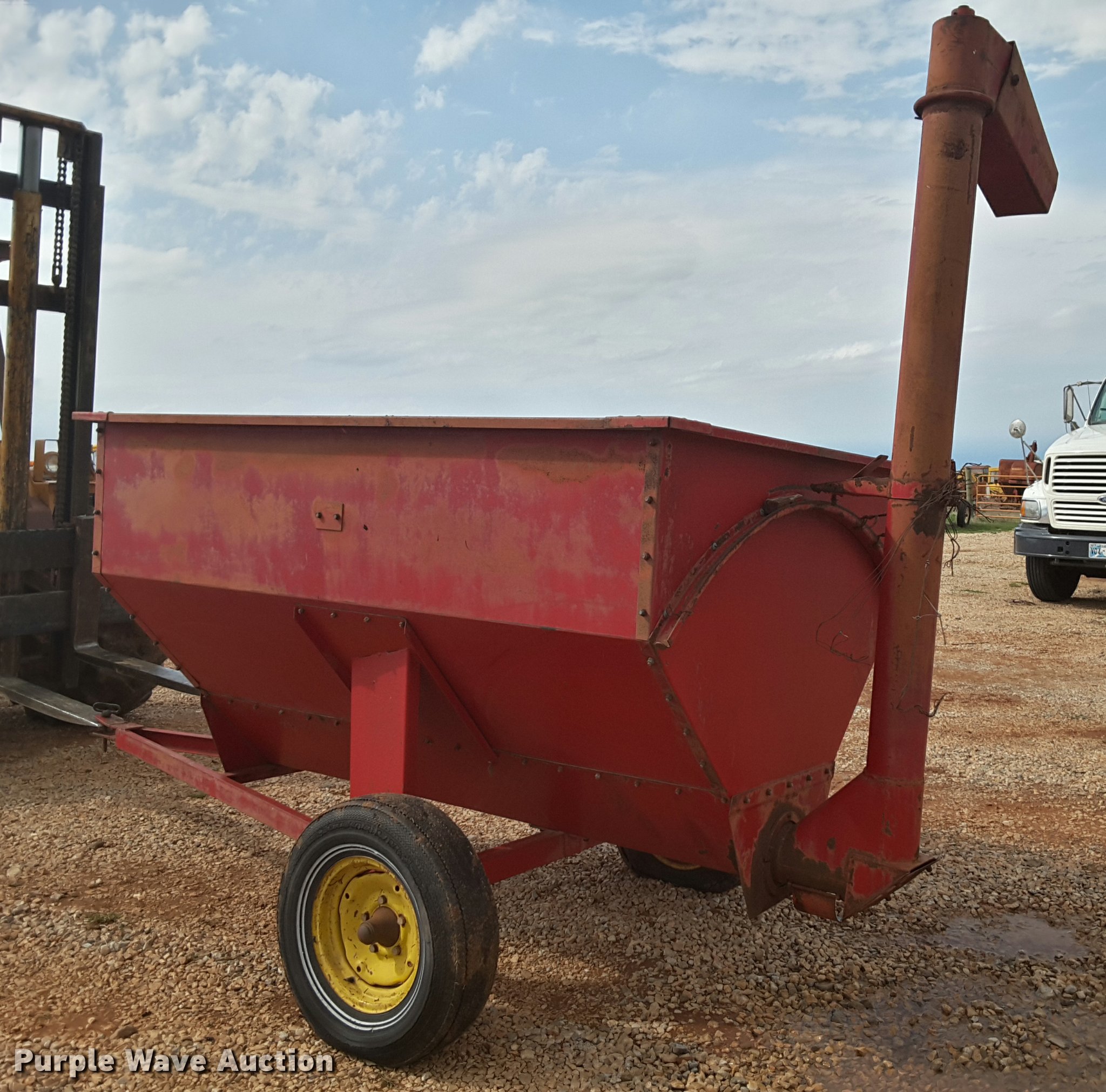 Tractor Supply Co. feed wagon in Guthrie, OK Item DA6025 sold