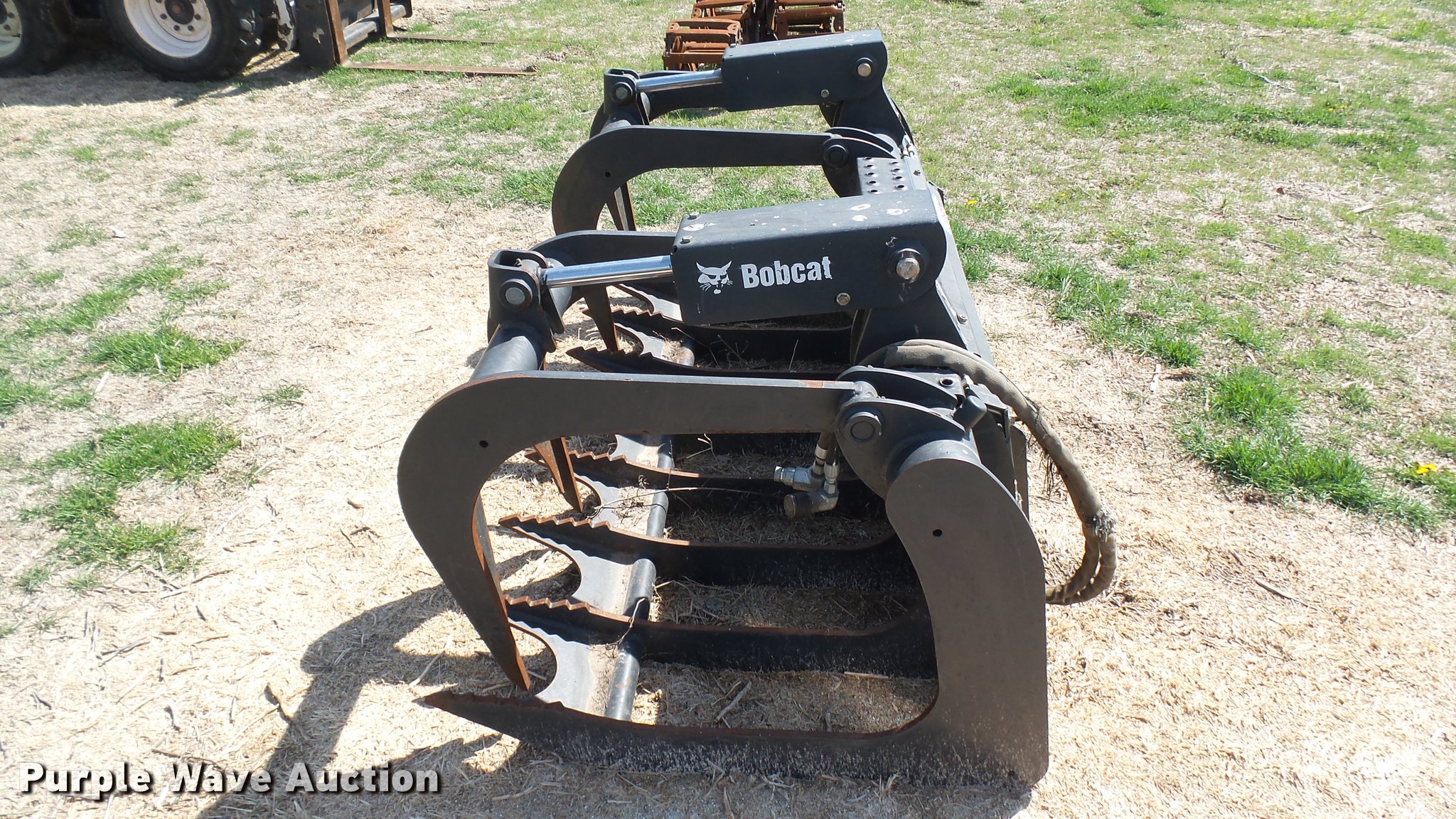 Bobcat grapple bucket in Bushton, KS Item DA7784 sold Purple Wave