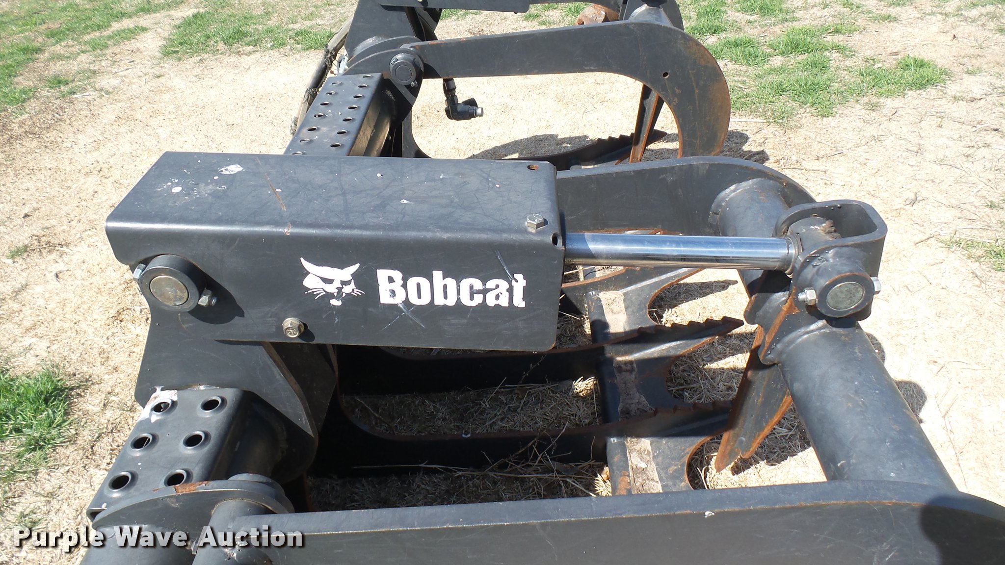 Bobcat grapple bucket in Bushton, KS Item DA7784 sold Purple Wave