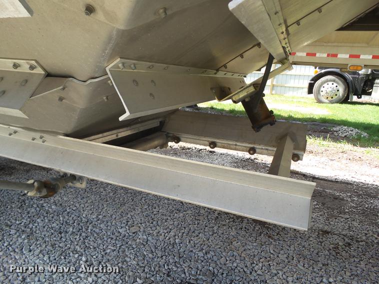 image for item CB9958 2017 Timpte Super Hopper double hopper grain trailer