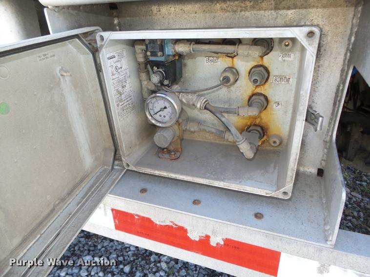 image for item DA0612 2010 Timpte double hopper grain trailer