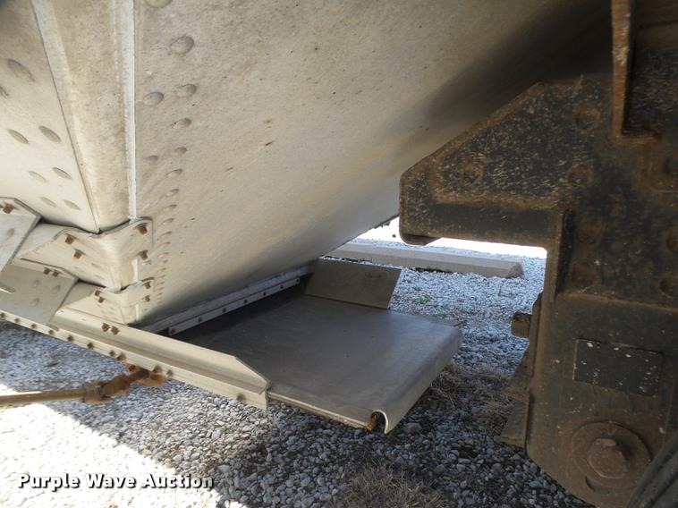 image for item DA0612 2010 Timpte double hopper grain trailer