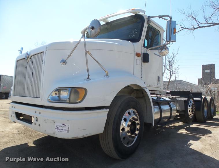 image for item DA0647 2002 International 9100i semi truck