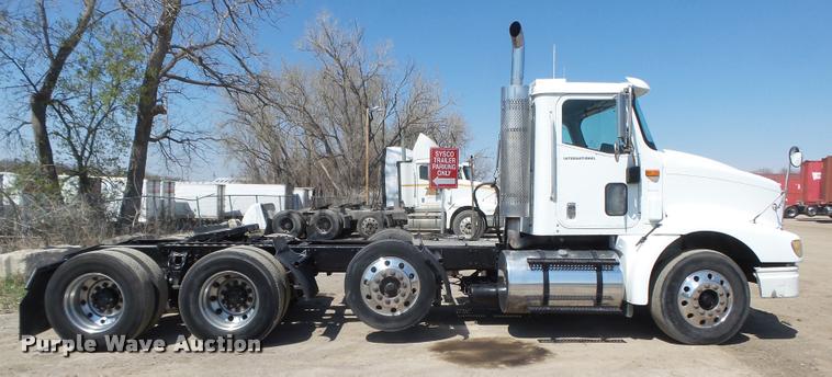 image for item DA0647 2002 International 9100i semi truck