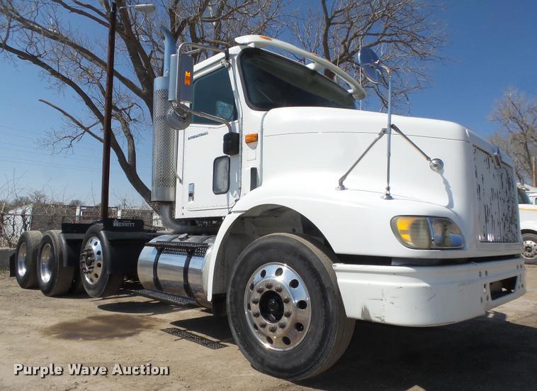 image for item DA0647 2002 International 9100i semi truck