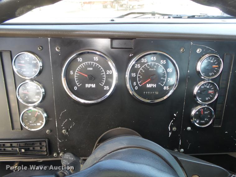 image for item DA0647 2002 International 9100i semi truck