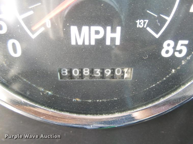 image for item DA0647 2002 International 9100i semi truck