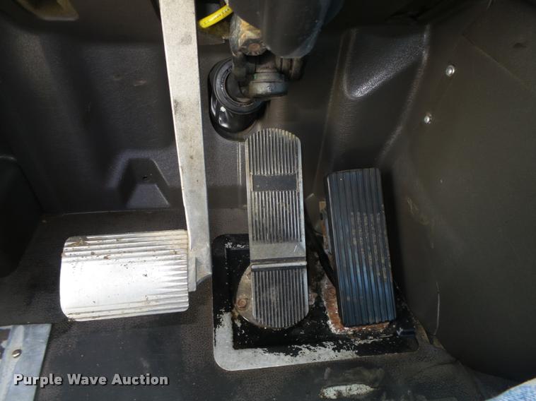 image for item DA0647 2002 International 9100i semi truck