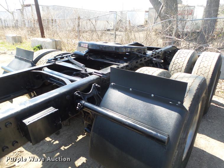 image for item DA0647 2002 International 9100i semi truck