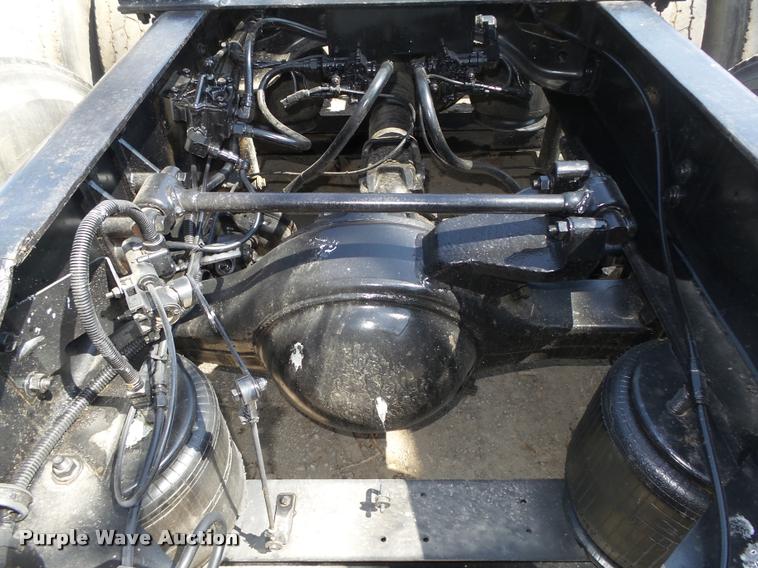 image for item DA0647 2002 International 9100i semi truck