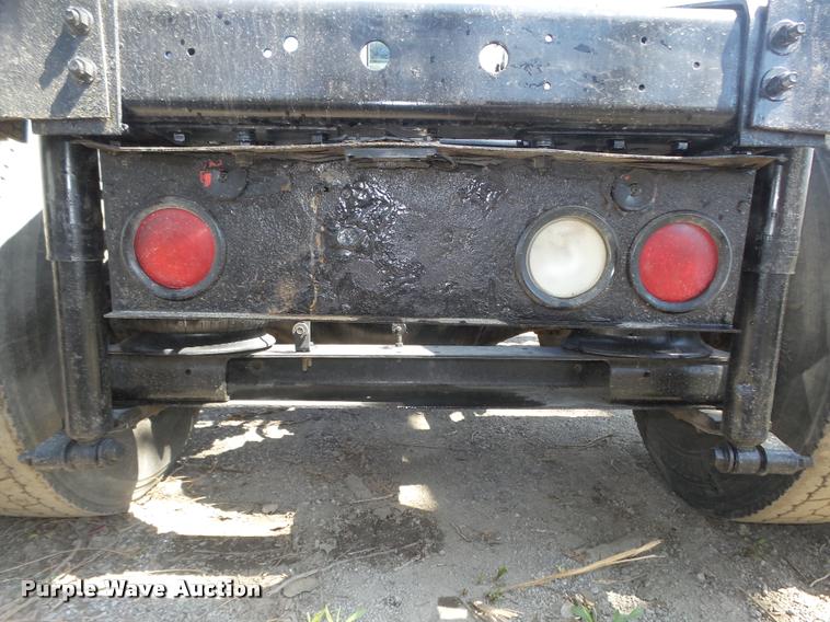 image for item DA0647 2002 International 9100i semi truck