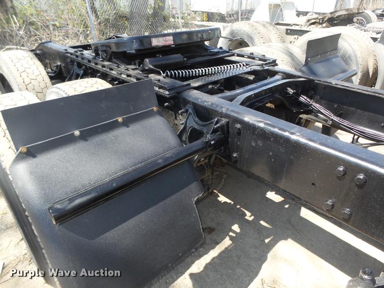 image for item DA0647 2002 International 9100i semi truck