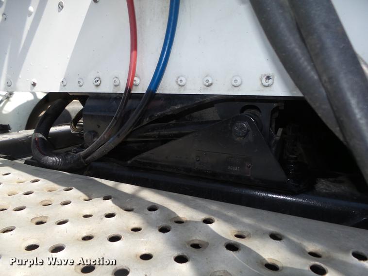 image for item DA0647 2002 International 9100i semi truck