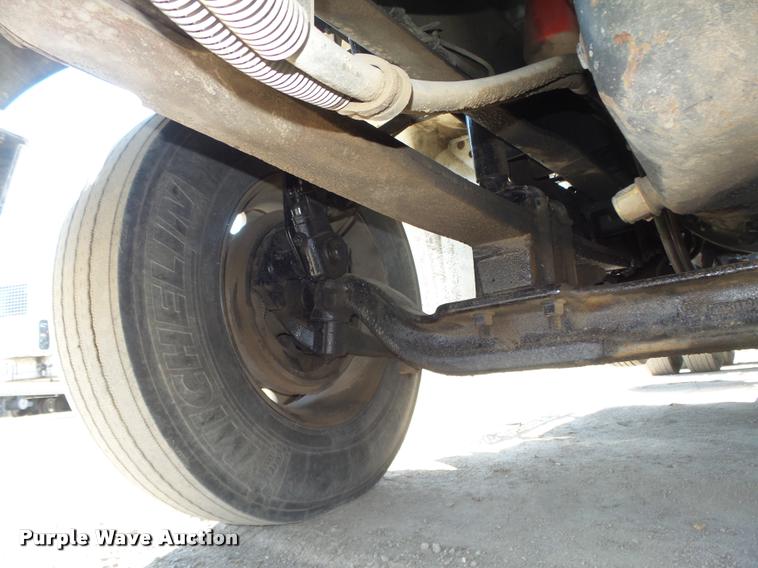 image for item DA0647 2002 International 9100i semi truck