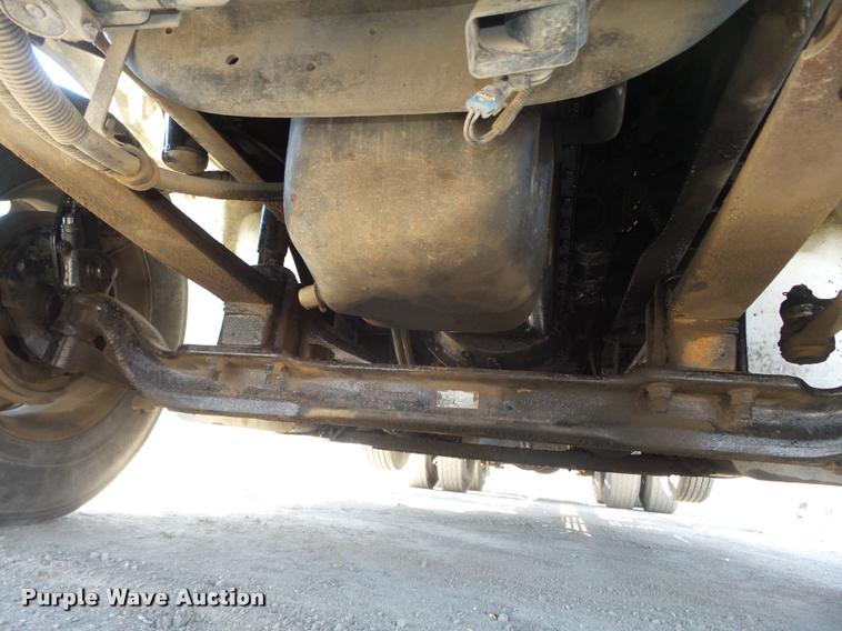 image for item DA0647 2002 International 9100i semi truck