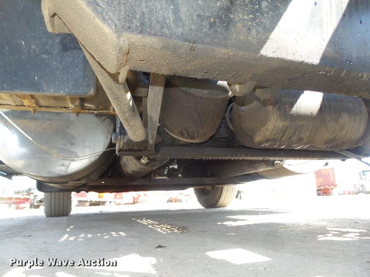 image for item DA0647 2002 International 9100i semi truck