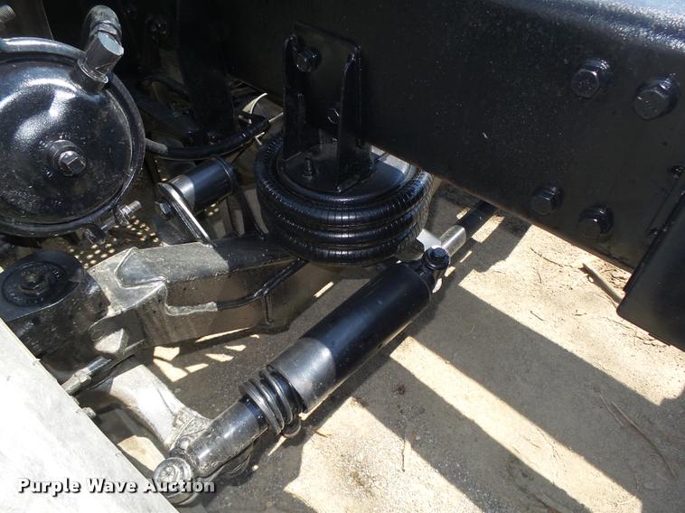 image for item DA0647 2002 International 9100i semi truck