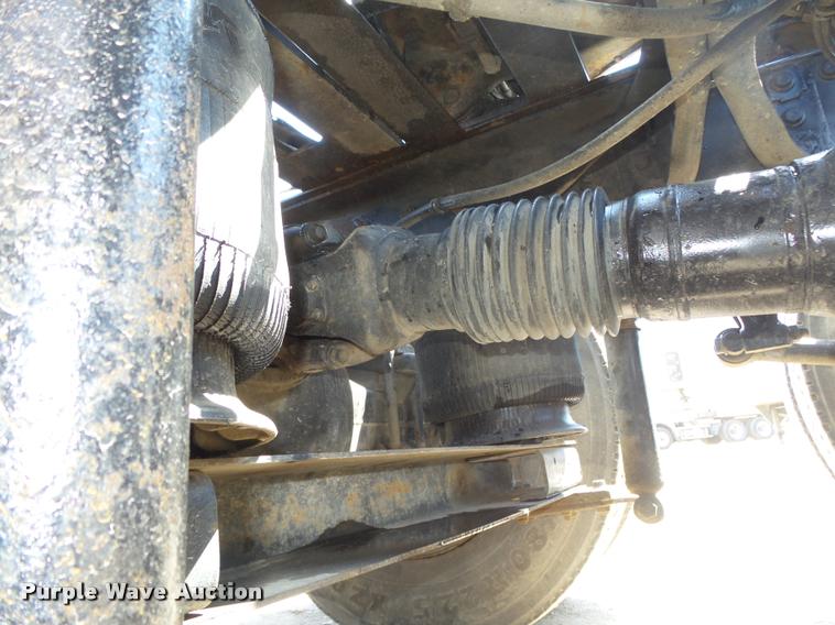 image for item DA0647 2002 International 9100i semi truck