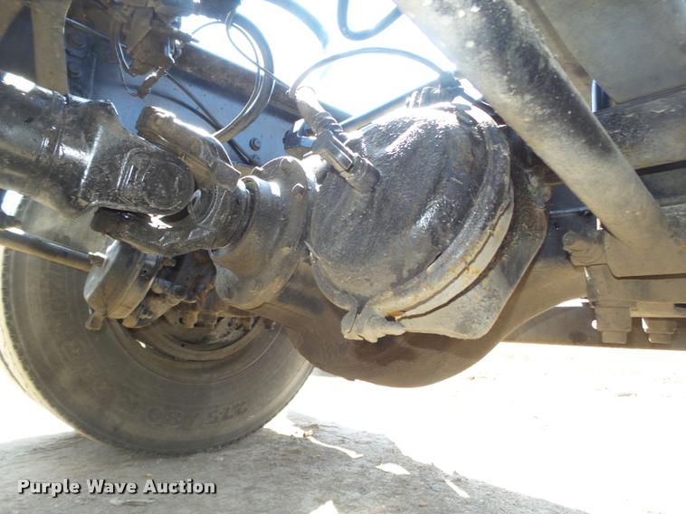 image for item DA0647 2002 International 9100i semi truck