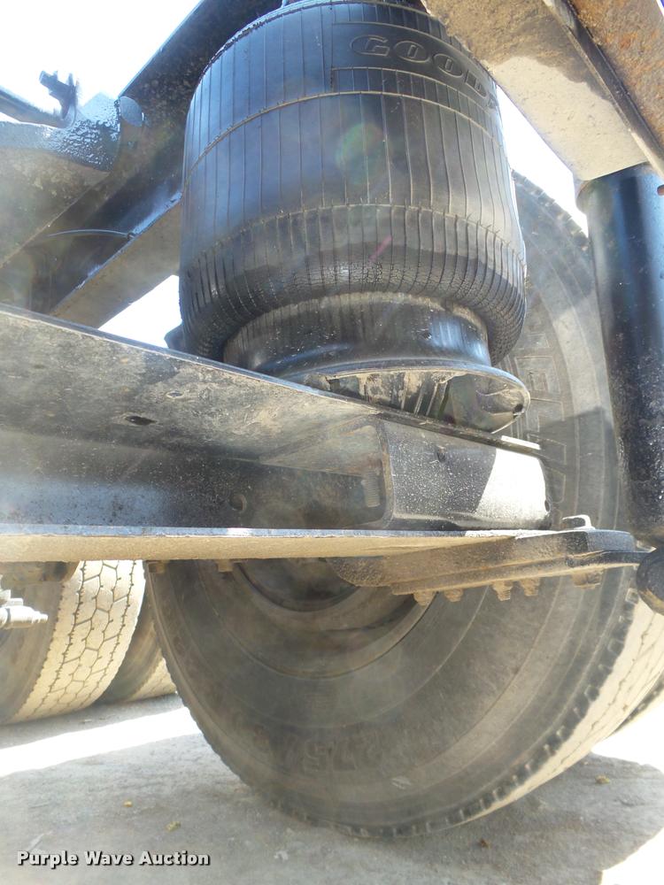 image for item DA0647 2002 International 9100i semi truck