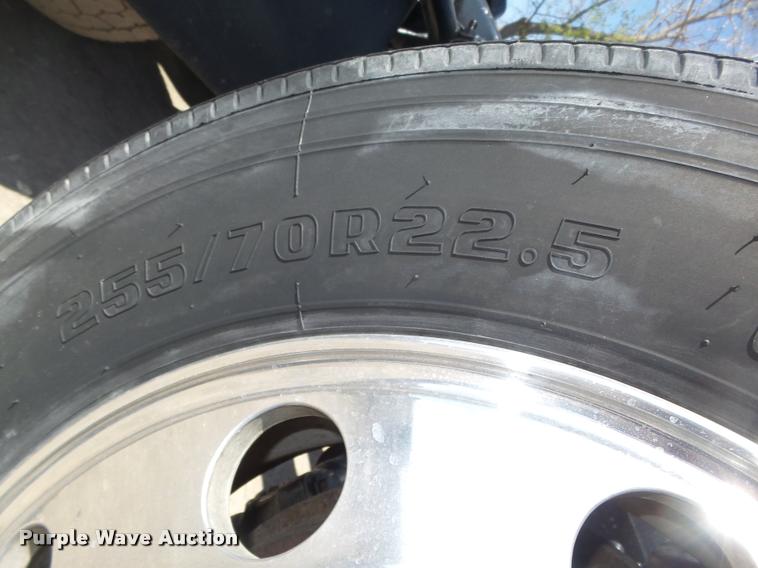 image for item DA0647 2002 International 9100i semi truck