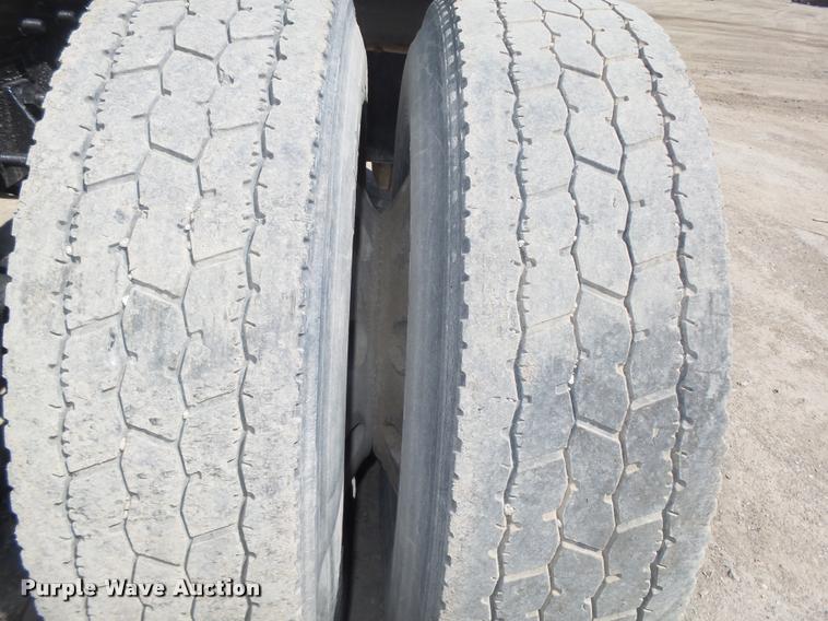 image for item DA0647 2002 International 9100i semi truck