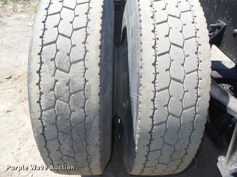 image for item DA0647 2002 International 9100i semi truck