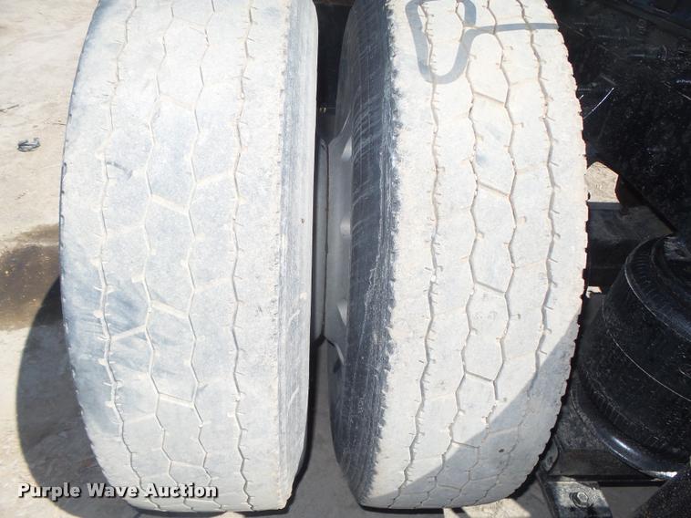 image for item DA0647 2002 International 9100i semi truck