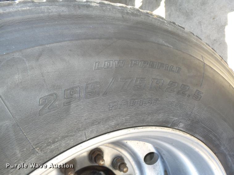 image for item DA0647 2002 International 9100i semi truck