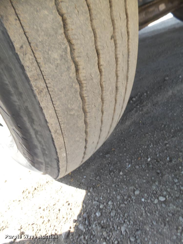 image for item DA0647 2002 International 9100i semi truck