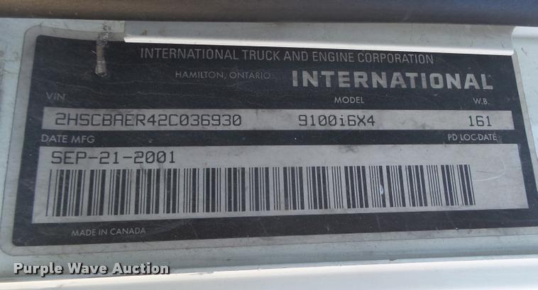 image for item DA0647 2002 International 9100i semi truck
